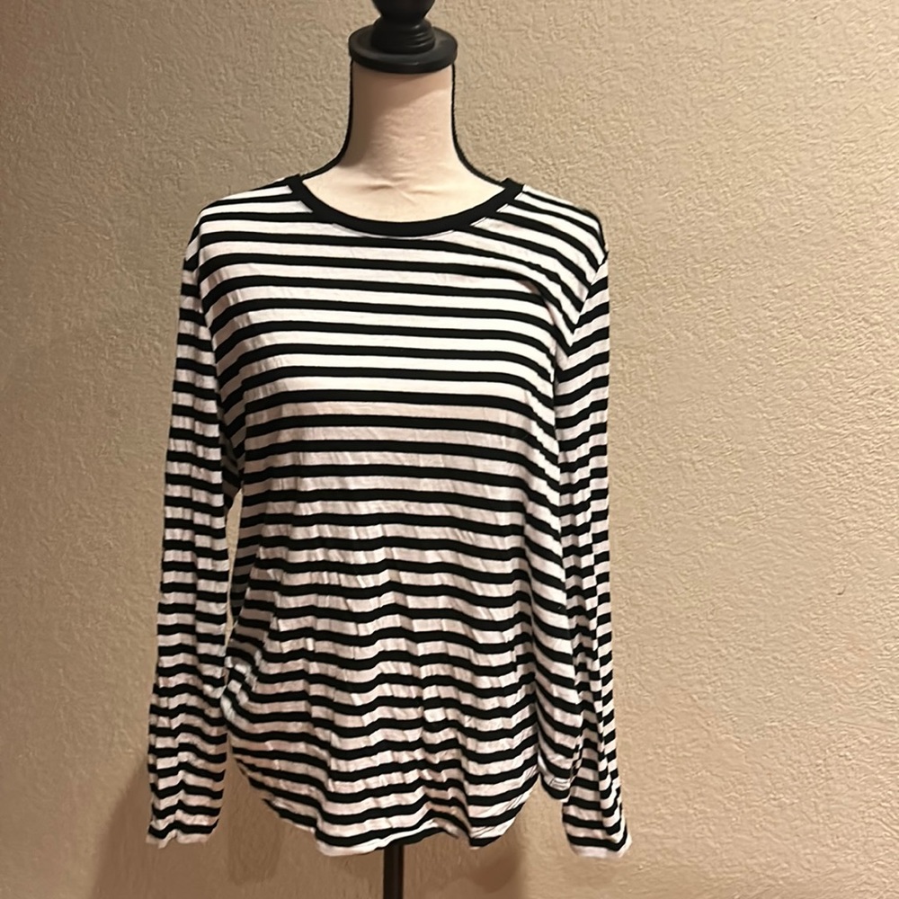 H&M black and white long sleeve fitted T-shirt. Worn once, washed once. Modal